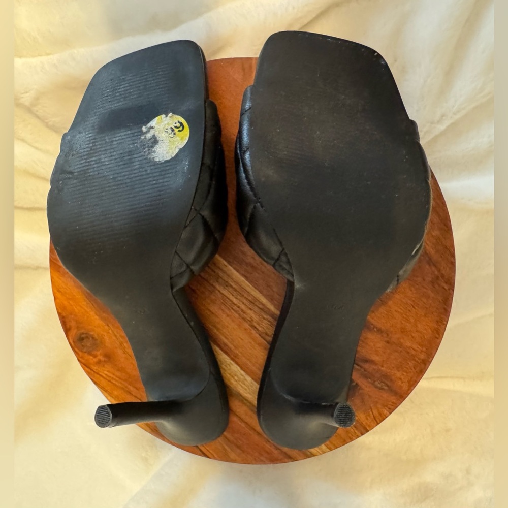 Steve Madden Black Signify Quilted Heels Size 8M - Picture 6 of 6